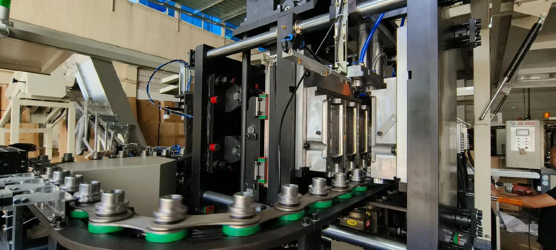 專業(yè)制造，高效可靠 探索一拖三2升全高配PET吹瓶機(jī)的卓越性能與優(yōu)勢(shì)